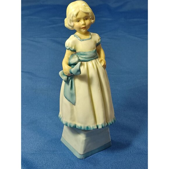 Royal Worcester 1949 Bone China Figurine Monday Child Fair Of Face #3257 England - Picture 8 of 16